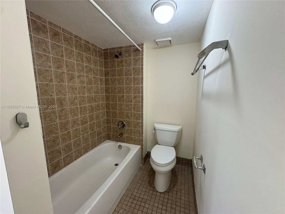 For Rent: $2,300 (2 beds, 2 baths, 1231 Square Feet)