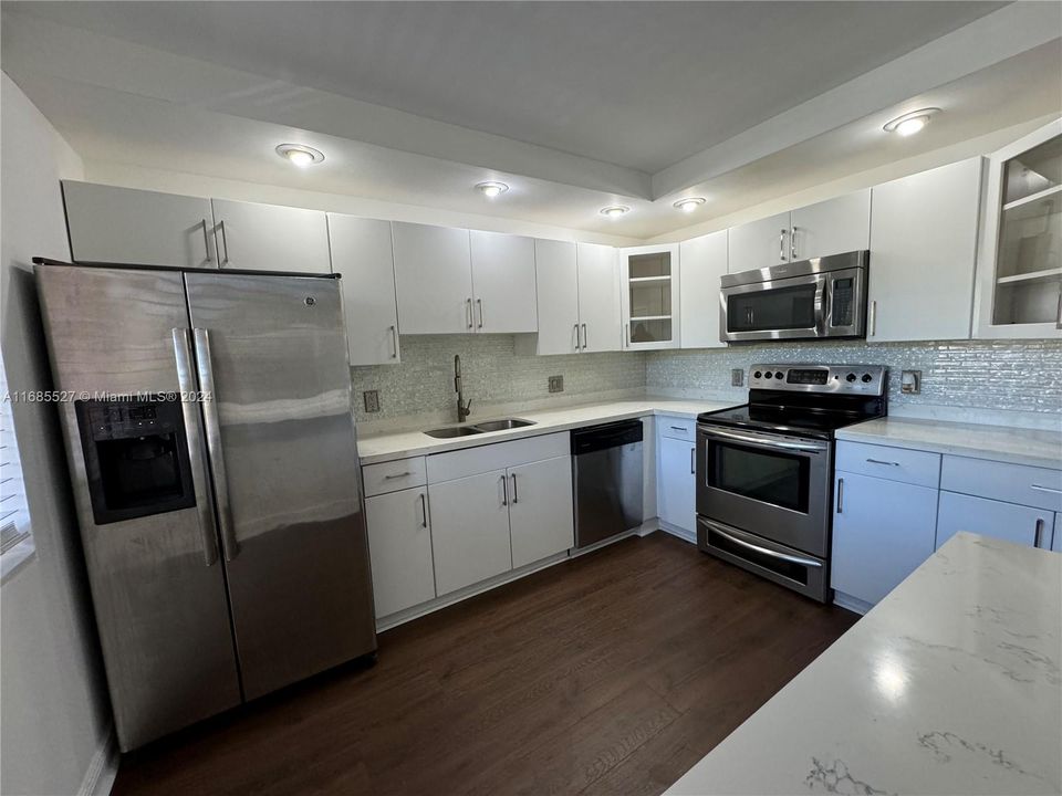 For Rent: $2,300 (2 beds, 2 baths, 1231 Square Feet)