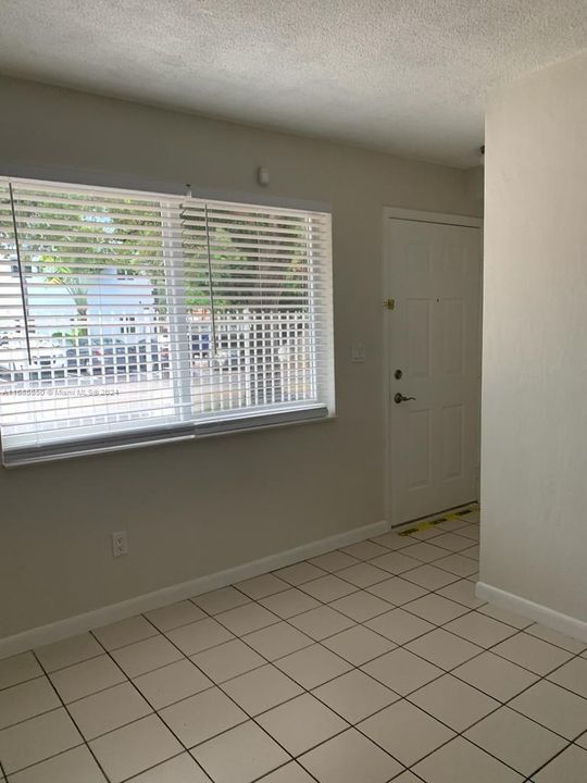 For Rent: $3,500 (2 beds, 1 baths, 900 Square Feet)