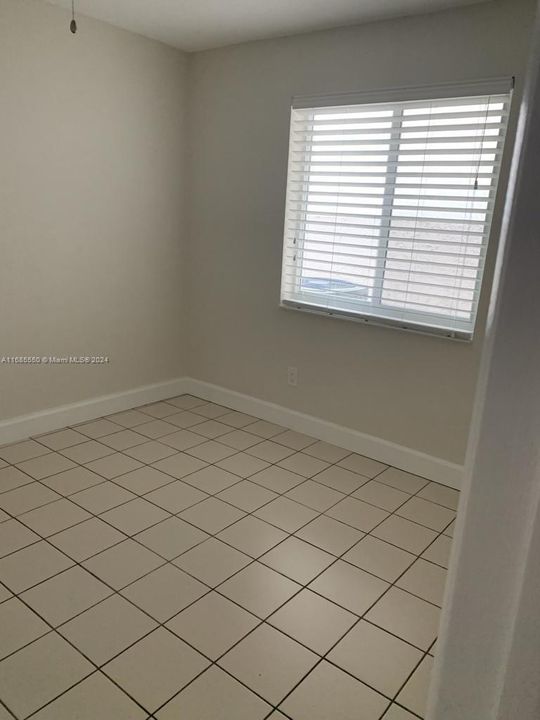 For Rent: $3,500 (2 beds, 1 baths, 900 Square Feet)