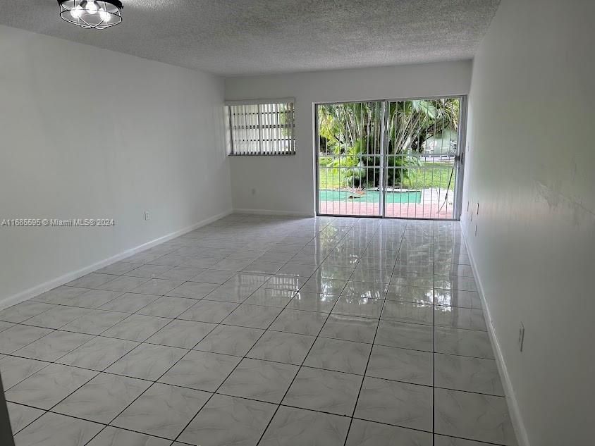 For Rent: $2,400 (2 beds, 2 baths, 1009 Square Feet)