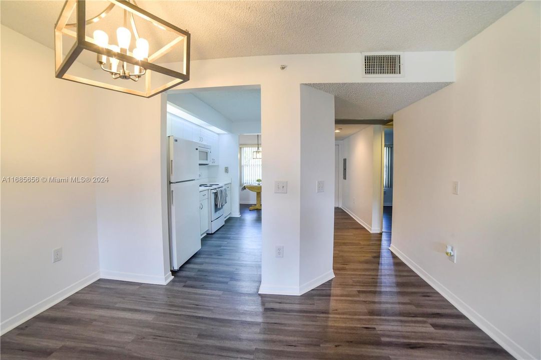 For Sale: $244,500 (2 beds, 2 baths, 1137 Square Feet)