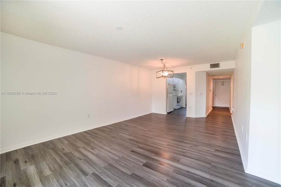 For Sale: $244,500 (2 beds, 2 baths, 1137 Square Feet)