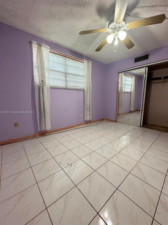 For Rent: $2,200 (2 beds, 1 baths, 940 Square Feet)