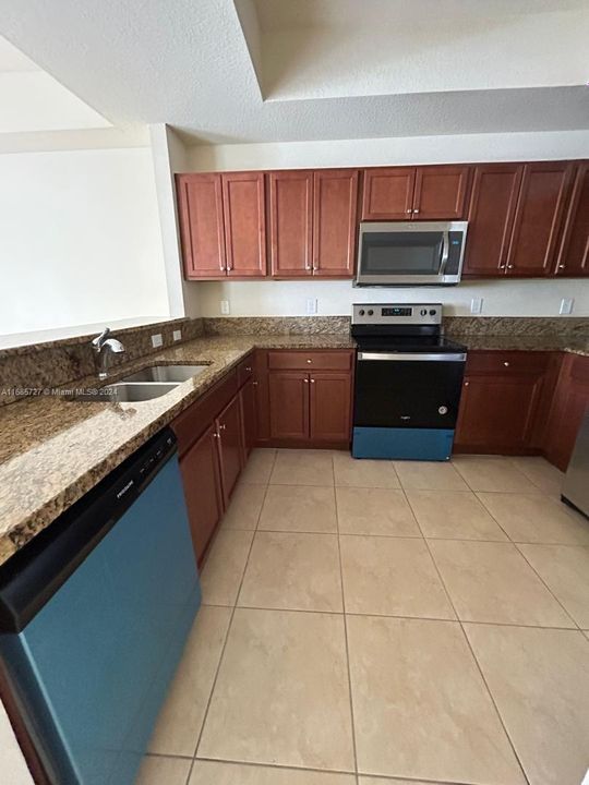 For Rent: $2,850 (3 beds, 2 baths, 1207 Square Feet)