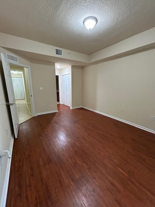 For Rent: $2,850 (3 beds, 2 baths, 1207 Square Feet)