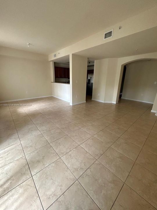 For Rent: $2,850 (3 beds, 2 baths, 1207 Square Feet)