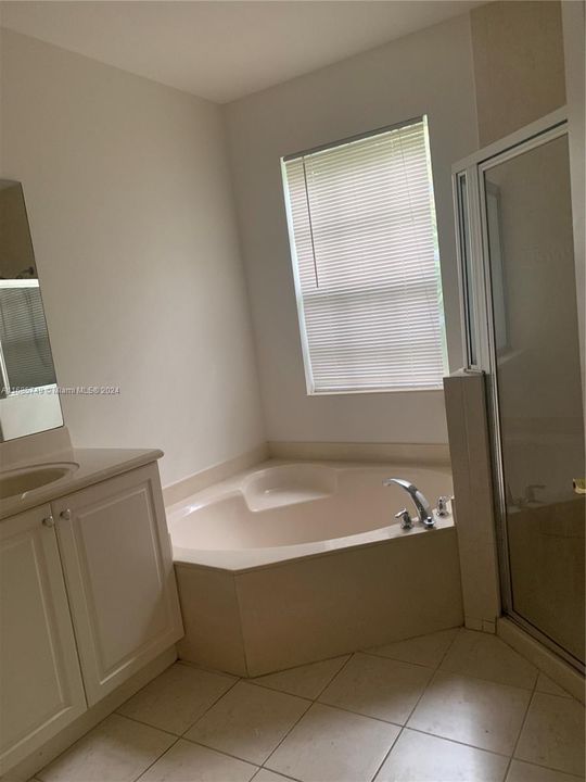 For Rent: $3,000 (3 beds, 2 baths, 1669 Square Feet)