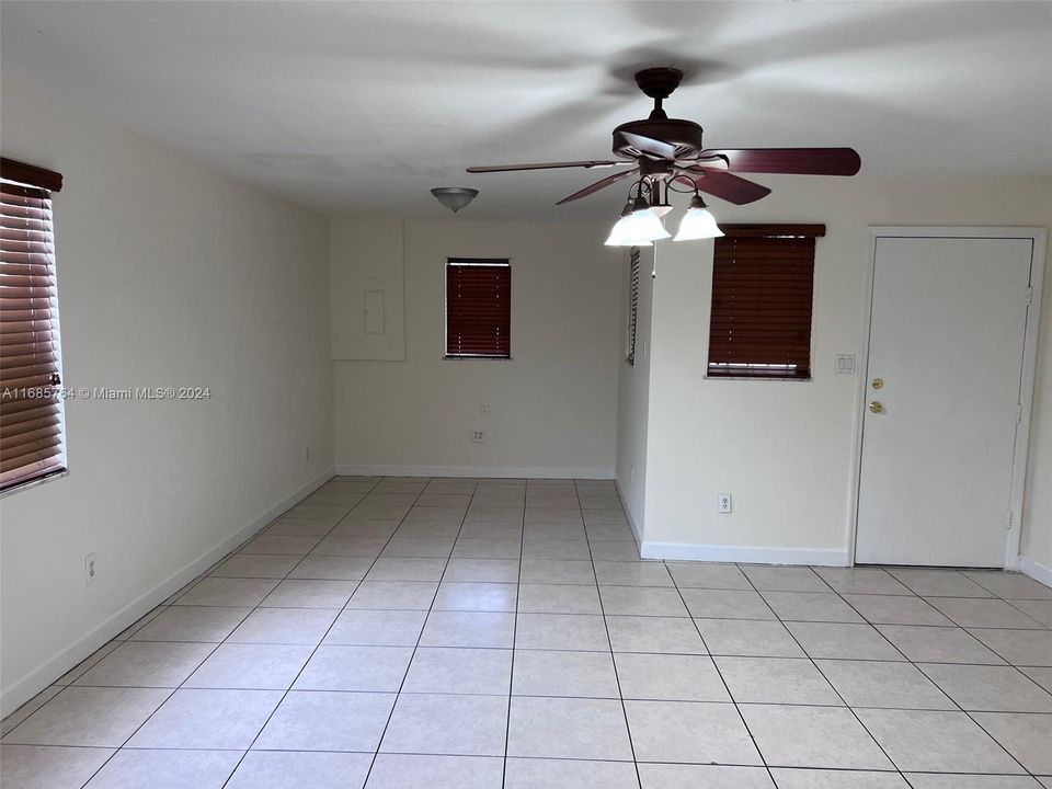 For Rent: $3,500 (4 beds, 2 baths, 1656 Square Feet)