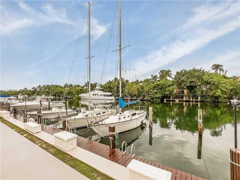 Water's Edge Marina with 18 boatslips. Owner will rent a boat slip with this unit fir an additional fee. Minutes to open bay and no bridges. 38 feet maximum in length.