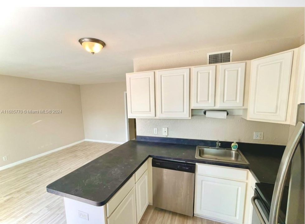 For Rent: $2,000 (2 beds, 1 baths, 614 Square Feet)