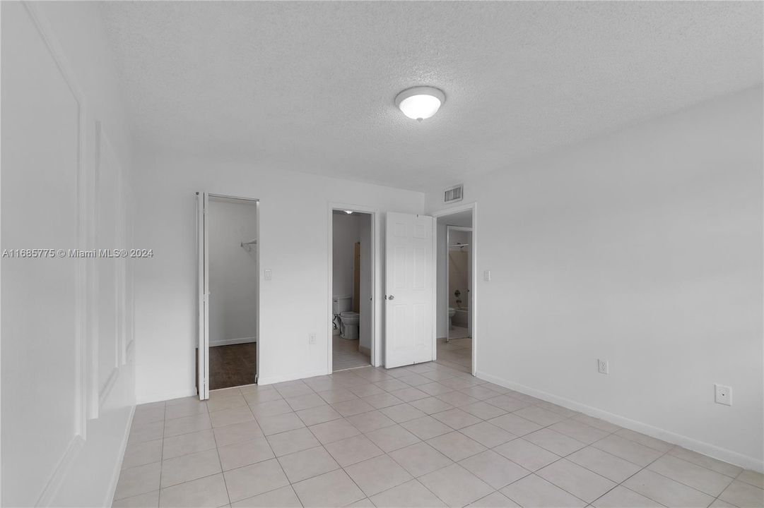 For Rent: $2,250 (2 beds, 2 baths, 870 Square Feet)