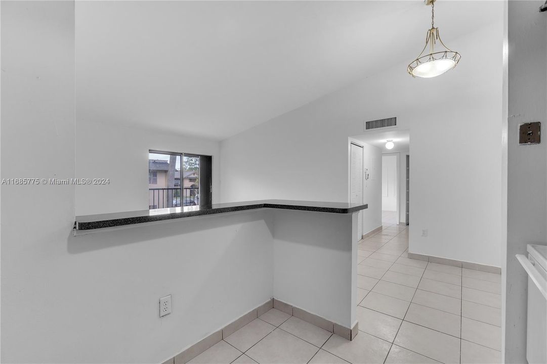 For Rent: $2,250 (2 beds, 2 baths, 870 Square Feet)