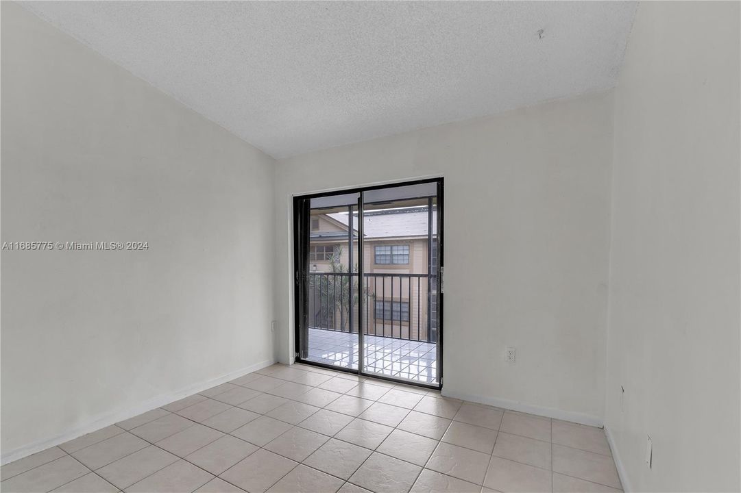 For Rent: $2,250 (2 beds, 2 baths, 870 Square Feet)