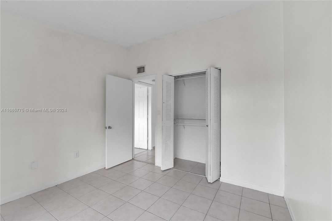 For Rent: $2,250 (2 beds, 2 baths, 870 Square Feet)