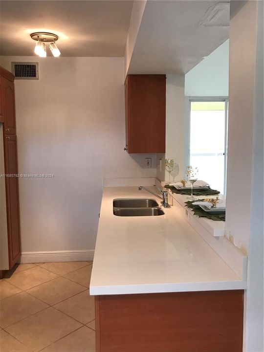 For Rent: $2,700 (2 beds, 2 baths, 1128 Square Feet)