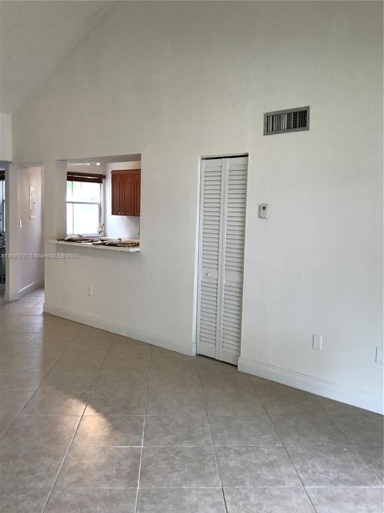 For Rent: $2,700 (2 beds, 2 baths, 1128 Square Feet)