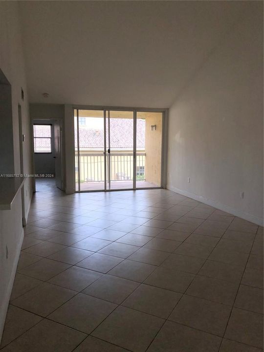 For Rent: $2,700 (2 beds, 2 baths, 1128 Square Feet)