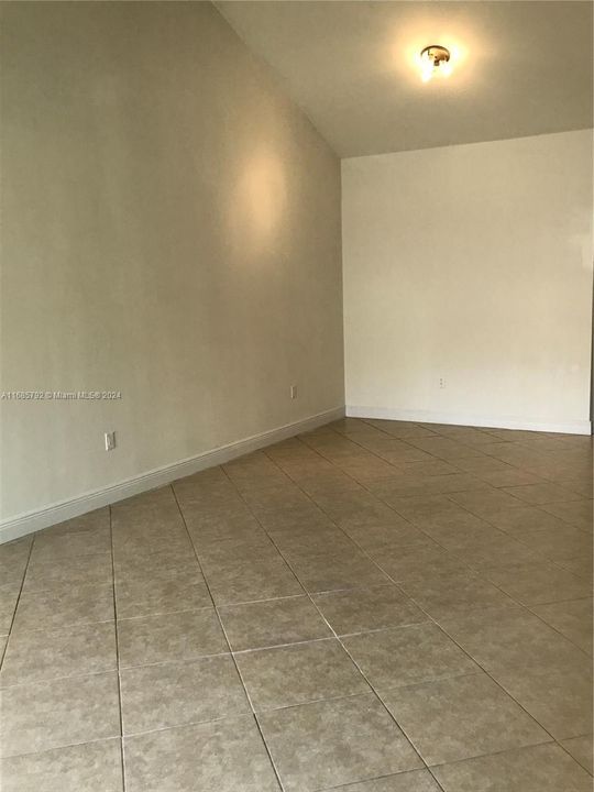 For Rent: $2,700 (2 beds, 2 baths, 1128 Square Feet)