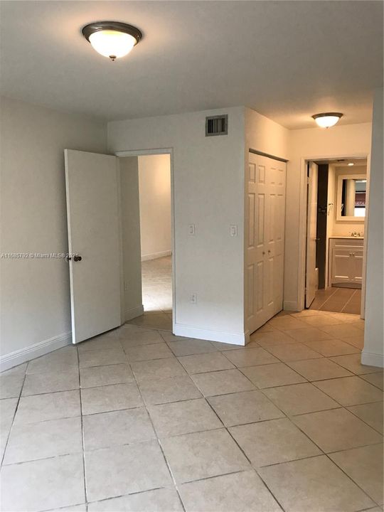 For Rent: $2,700 (2 beds, 2 baths, 1128 Square Feet)