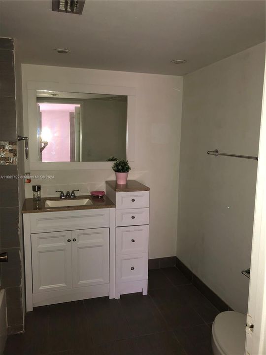 For Rent: $2,700 (2 beds, 2 baths, 1128 Square Feet)