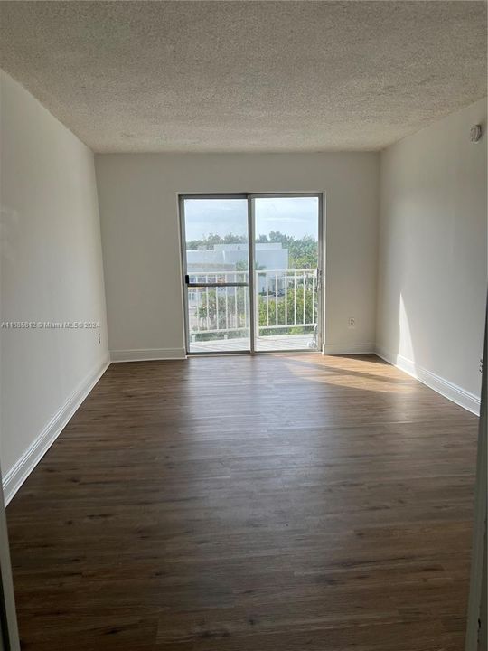 For Rent: $1,800 (1 beds, 1 baths, 842 Square Feet)