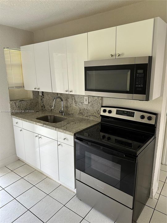 For Rent: $1,800 (2 beds, 1 baths, 629 Square Feet)