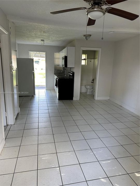 For Rent: $1,800 (2 beds, 1 baths, 629 Square Feet)