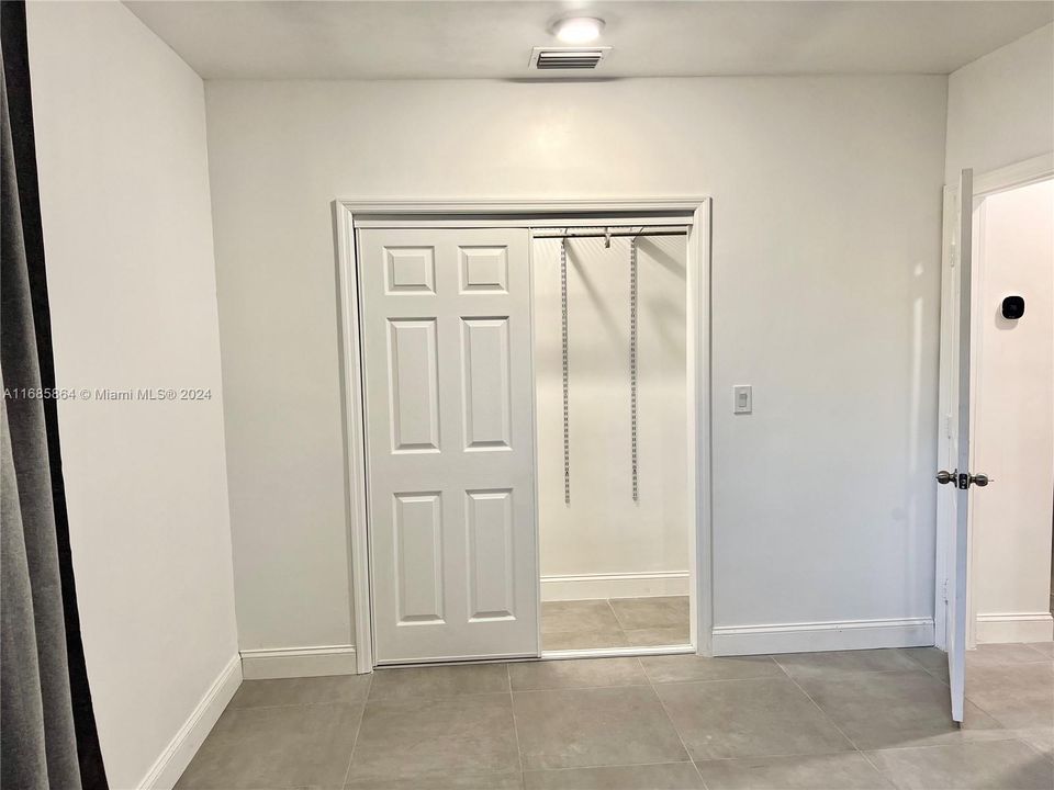 For Rent: $2,600 (2 beds, 2 baths, 923 Square Feet)