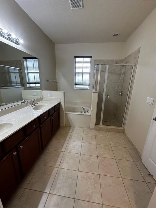 Active With Contract: $3,200 (3 beds, 2 baths, 1768 Square Feet)