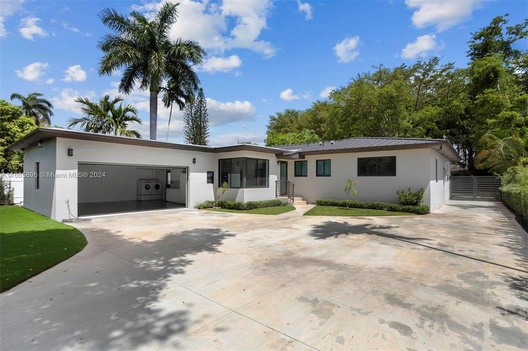 For Sale: $1,600,000 (3 beds, 2 baths, 1945 Square Feet)