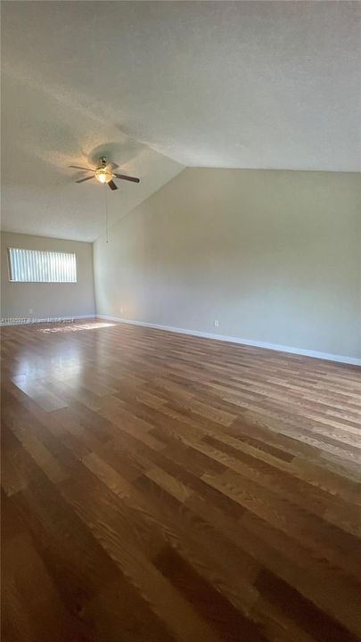 For Rent: $1,800 (1 beds, 1 baths, 872 Square Feet)