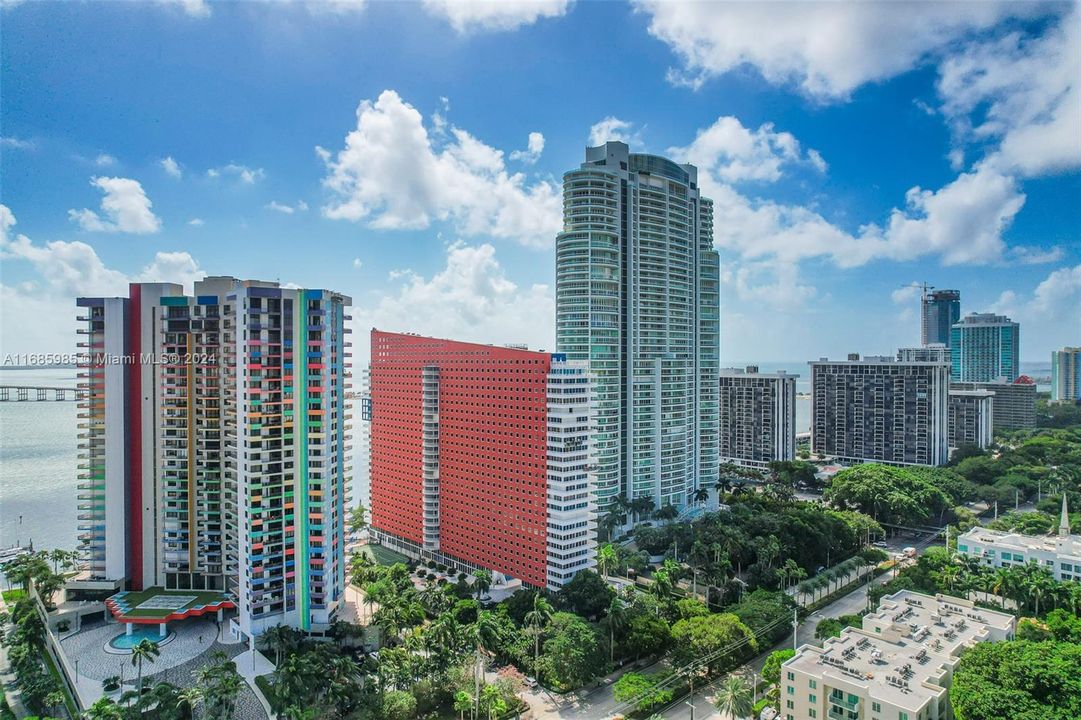 For Sale: $950,000 (3 beds, 2 baths, 1792 Square Feet)