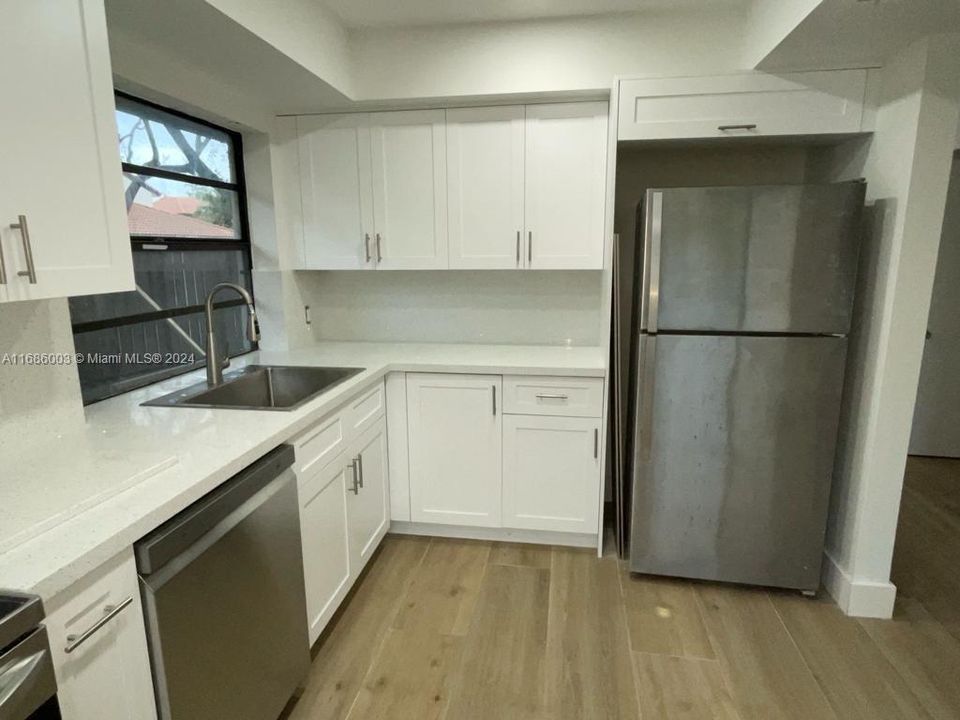 For Rent: $2,600 (2 beds, 1 baths, 1010 Square Feet)