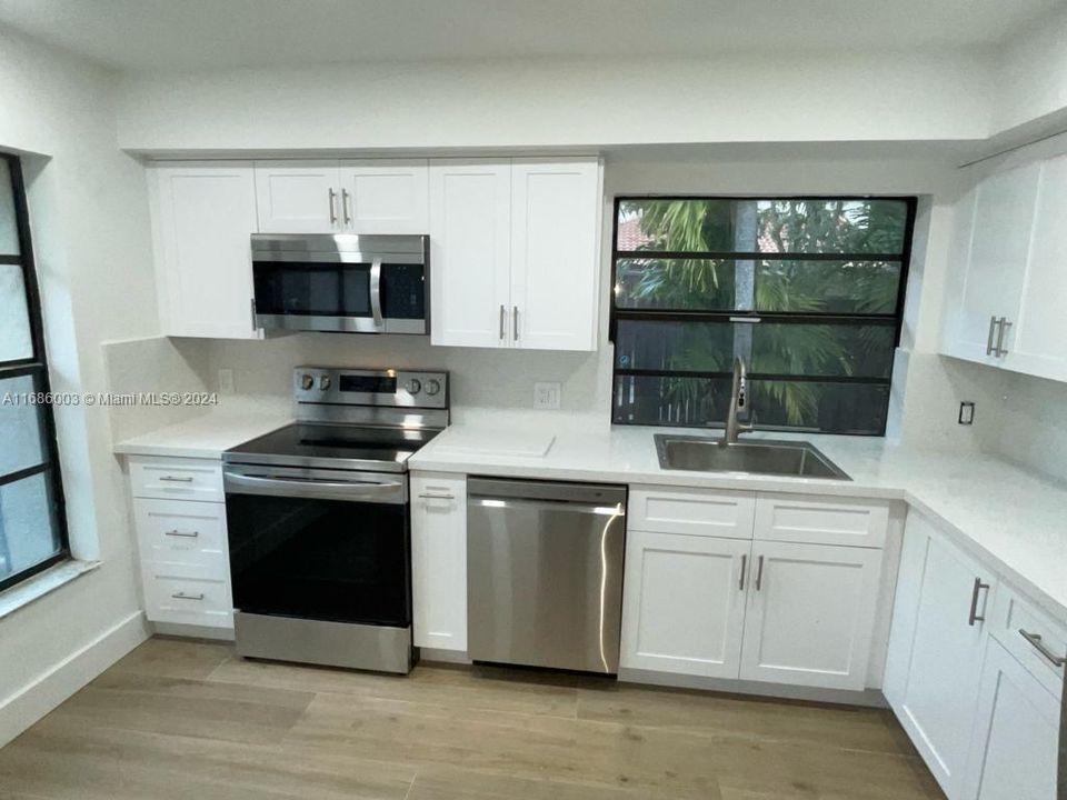 For Rent: $2,600 (2 beds, 1 baths, 1010 Square Feet)