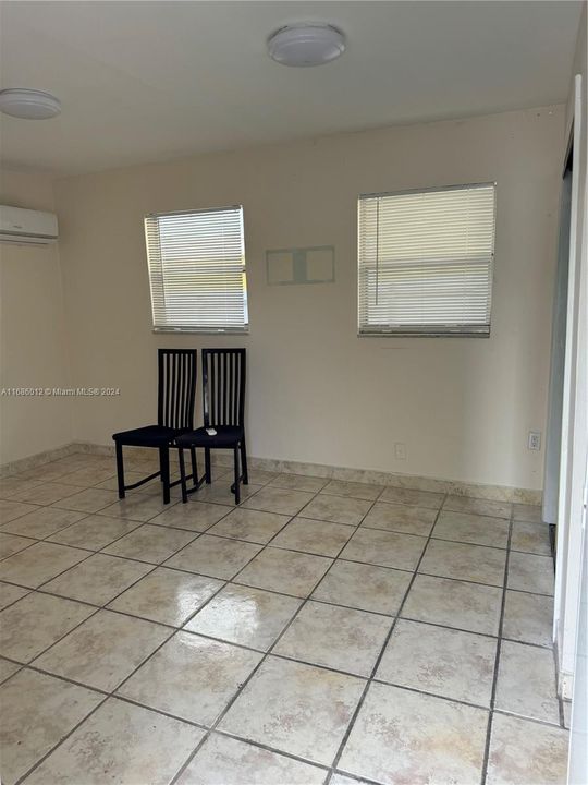 For Rent: $1,500 (0 beds, 1 baths, 1172 Square Feet)