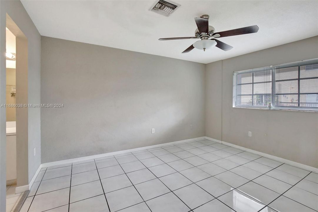 For Sale: $289,900 (2 beds, 2 baths, 1100 Square Feet)