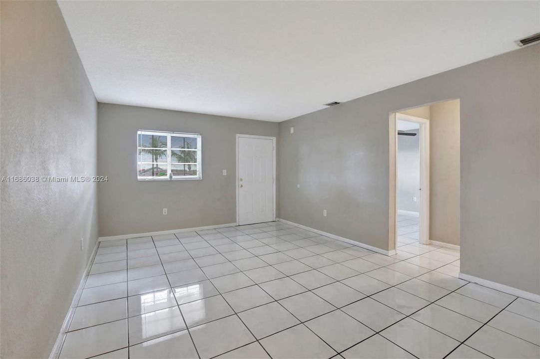 For Sale: $289,900 (2 beds, 2 baths, 1100 Square Feet)