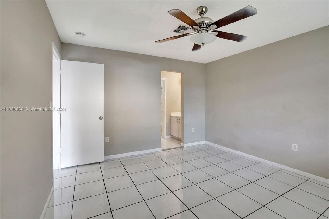 For Sale: $289,900 (2 beds, 2 baths, 1100 Square Feet)