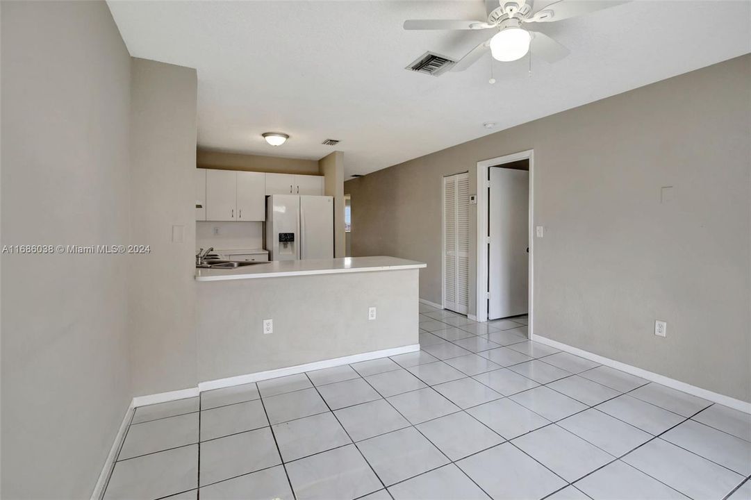 For Sale: $289,900 (2 beds, 2 baths, 1100 Square Feet)