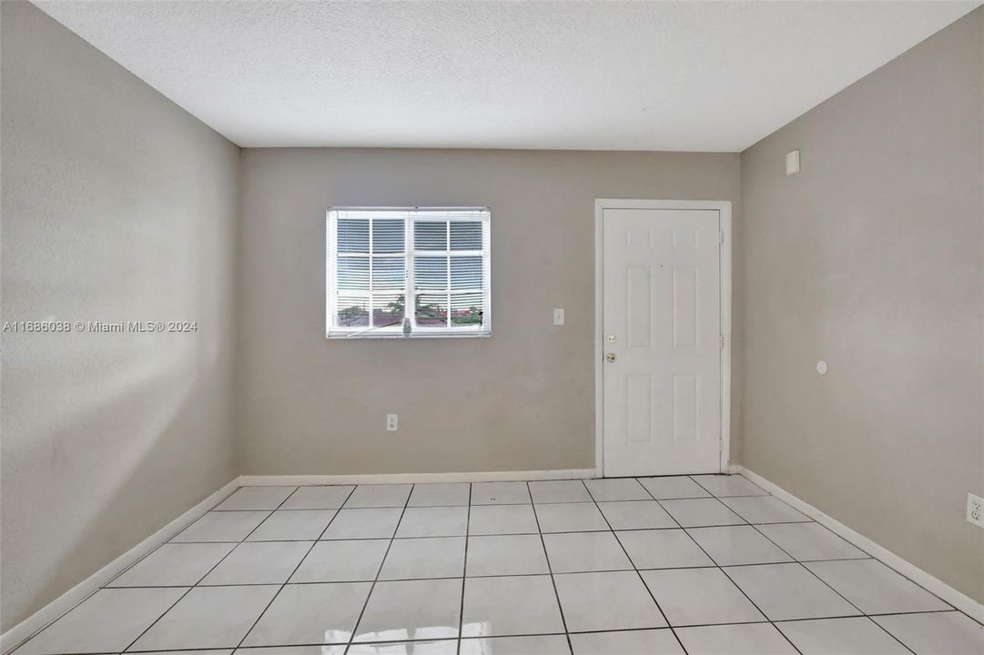 For Sale: $289,900 (2 beds, 2 baths, 1100 Square Feet)