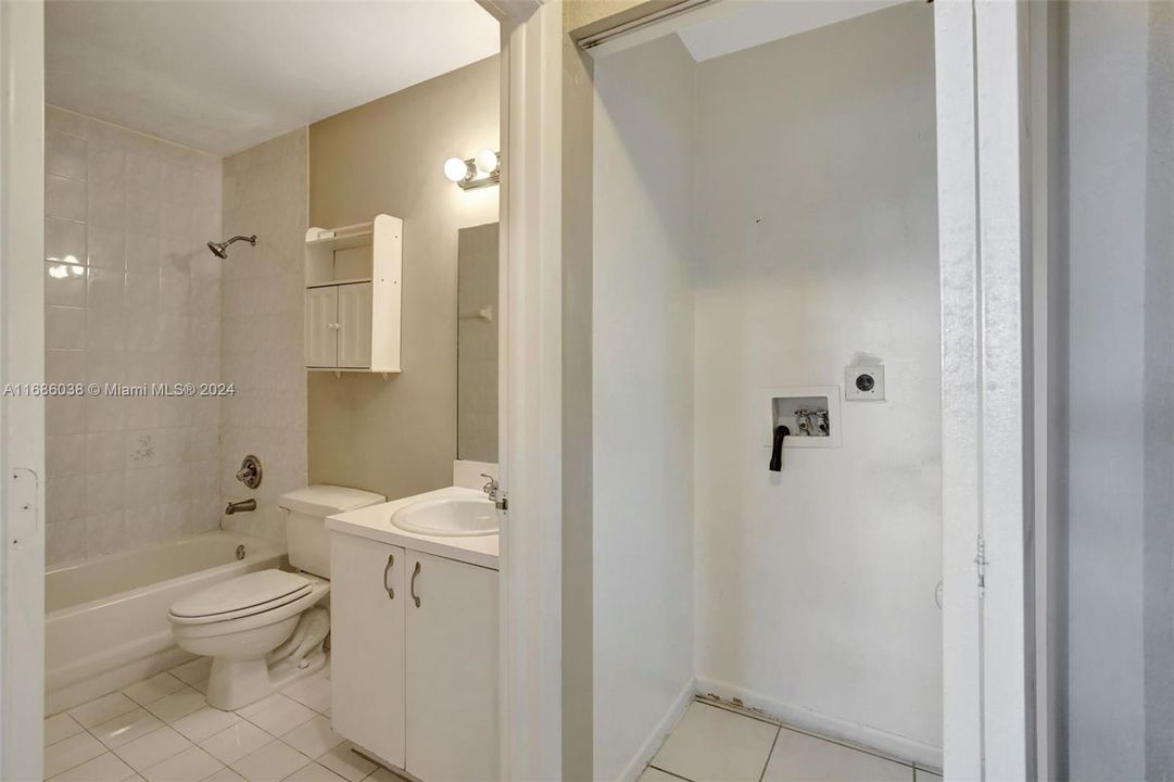 For Sale: $289,900 (2 beds, 2 baths, 1100 Square Feet)