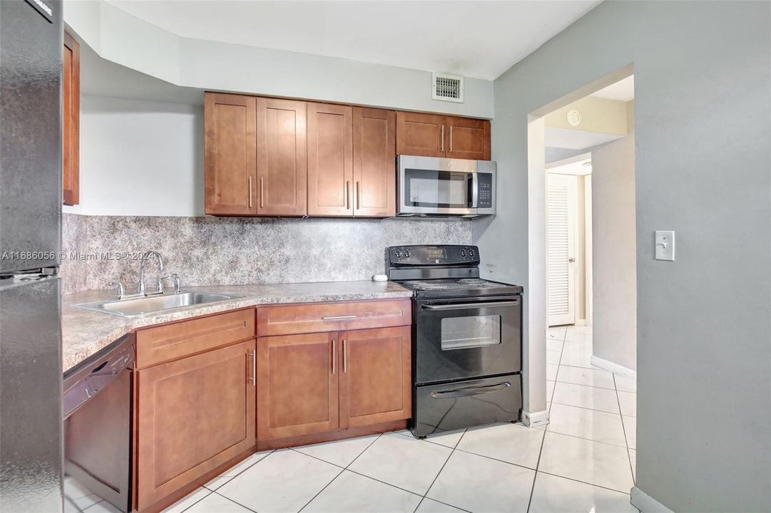 For Sale: $189,900 (2 beds, 2 baths, 1040 Square Feet)