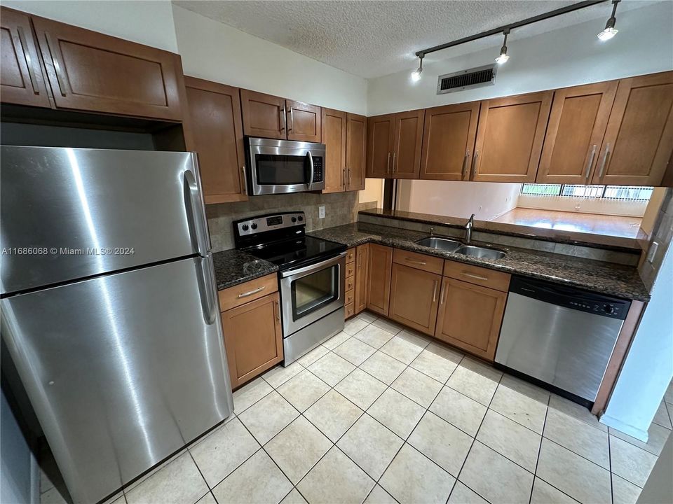 For Sale: $259,000 (2 beds, 2 baths, 1442 Square Feet)