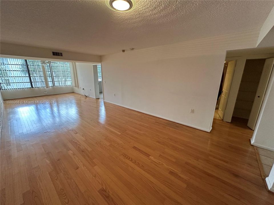 For Sale: $259,000 (2 beds, 2 baths, 1442 Square Feet)