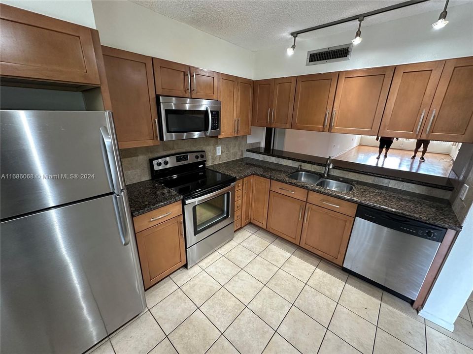 For Sale: $259,000 (2 beds, 2 baths, 1442 Square Feet)