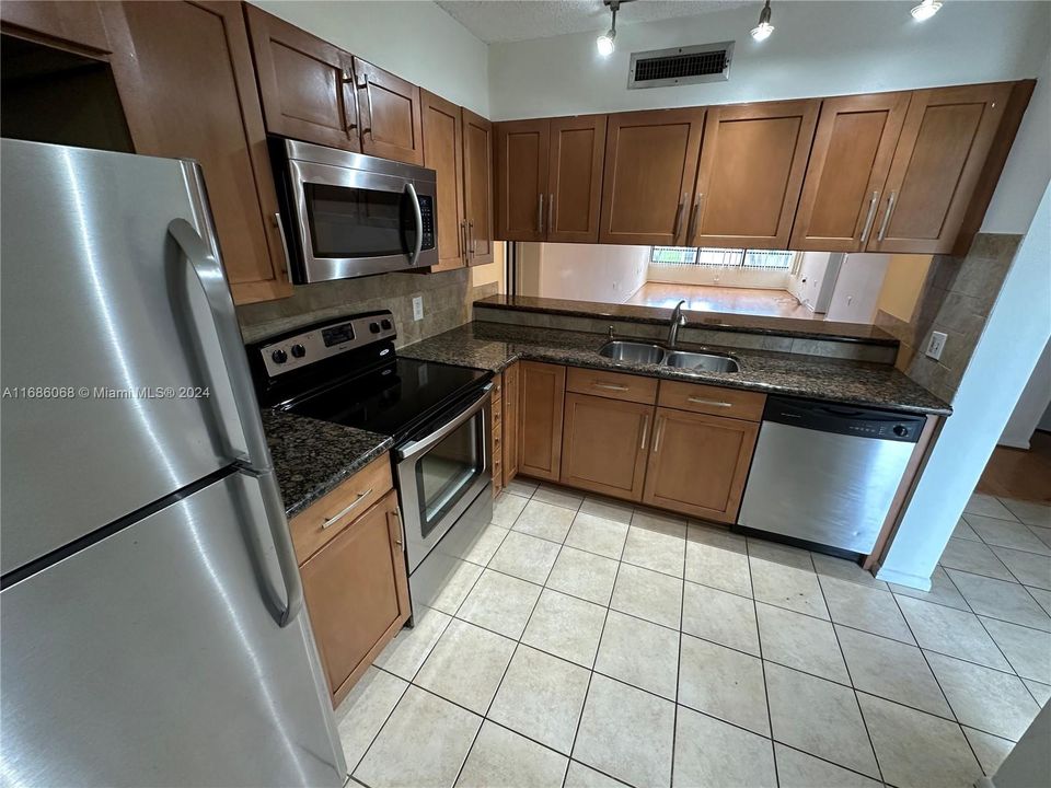 For Sale: $259,000 (2 beds, 2 baths, 1442 Square Feet)