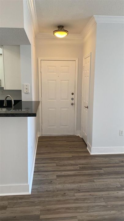 For Rent: $1,900 (1 beds, 1 baths, 690 Square Feet)