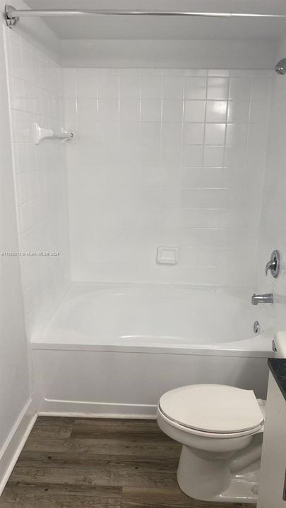 For Rent: $1,900 (1 beds, 1 baths, 690 Square Feet)