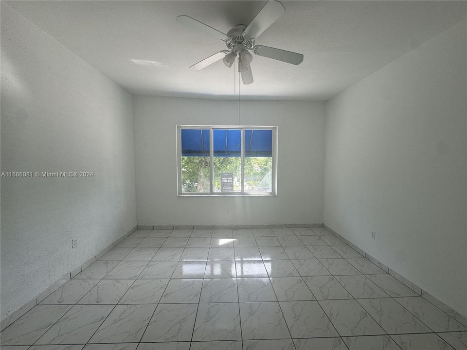 For Rent: $1,500 (1 beds, 0 baths, 675 Square Feet)